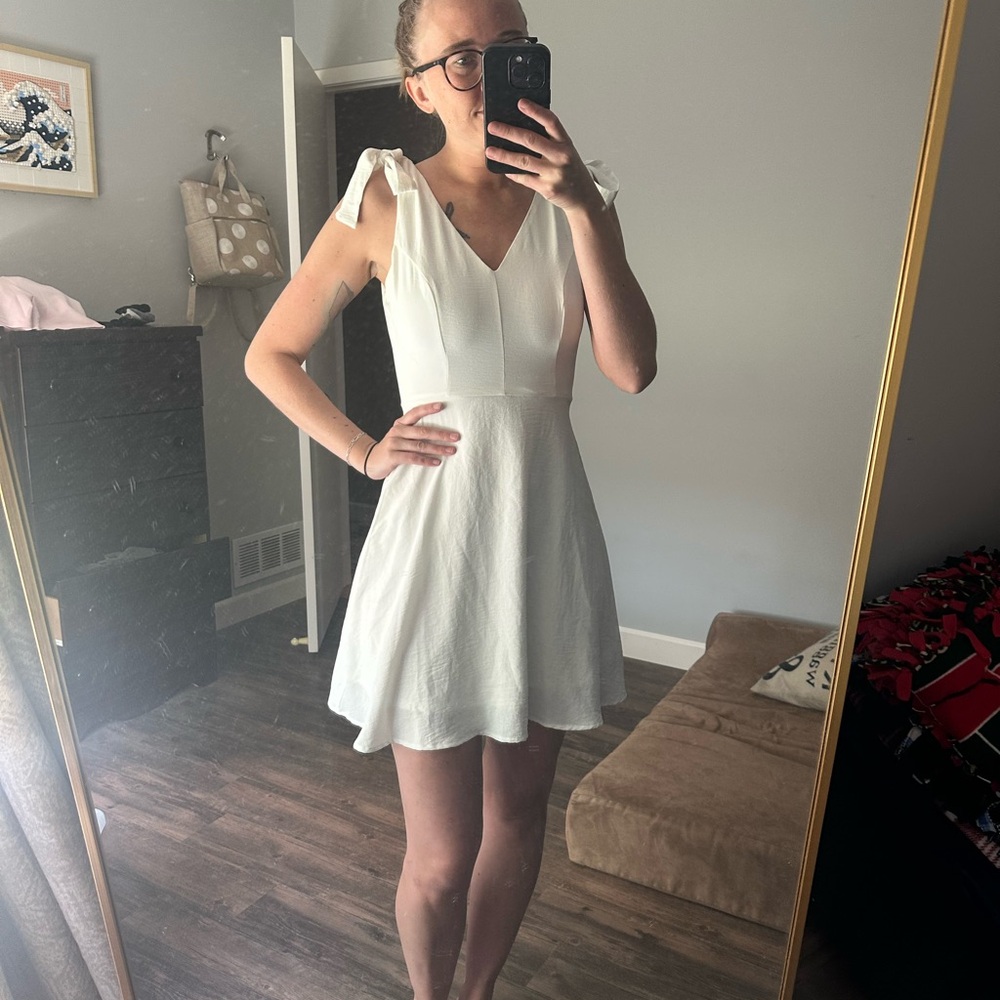 White Sleeveless Bowtie Dress